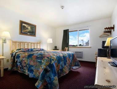 Super 8 By Wyndham Hotel